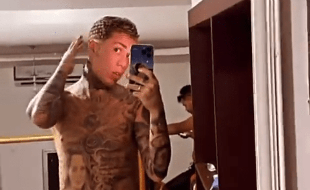 VÍDEO: MC Daniel aparece excitado no Instagram e choca a web