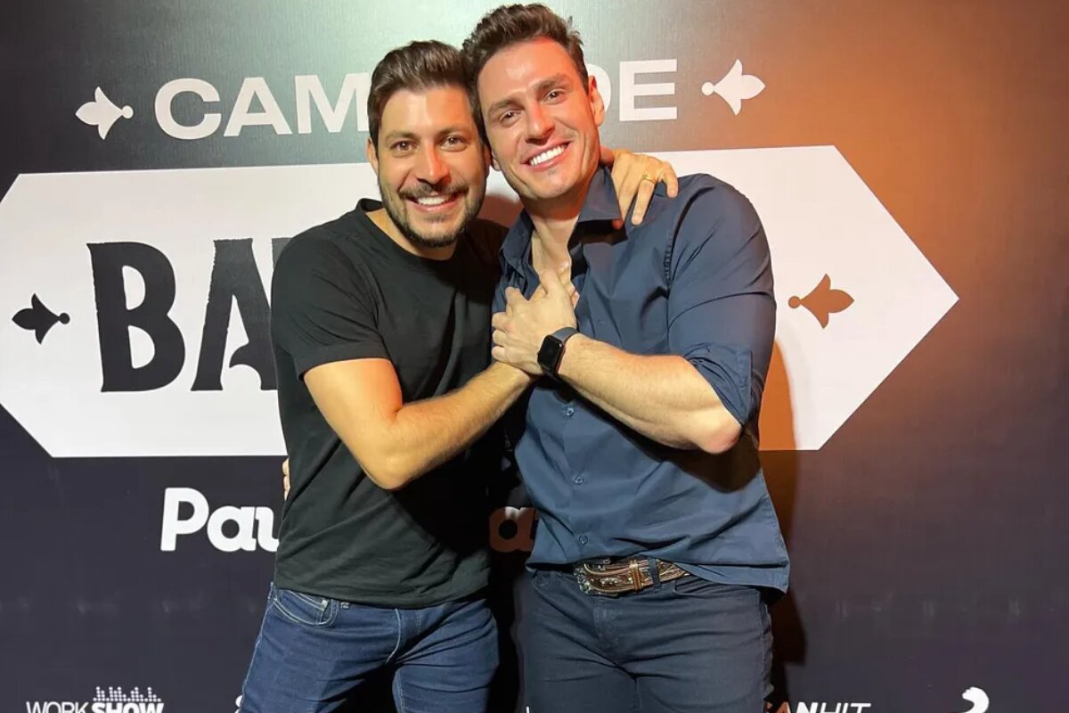 Caio Afiúne e Gustavo abraçados