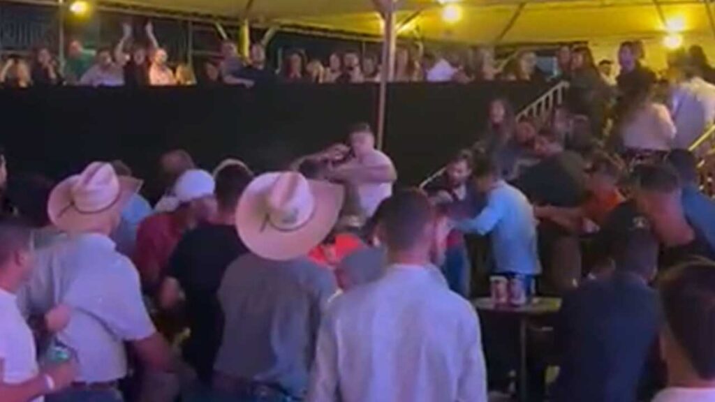 Policial atira em duas pessoas durante show de Israel e Rodolffo em Paracatu, MG; veja vídeo