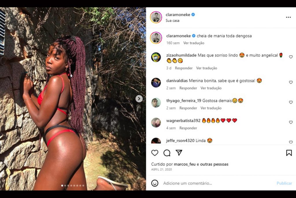 Clara Moneke usou um biquíni fio-dental e colocou o bumbum para jogo