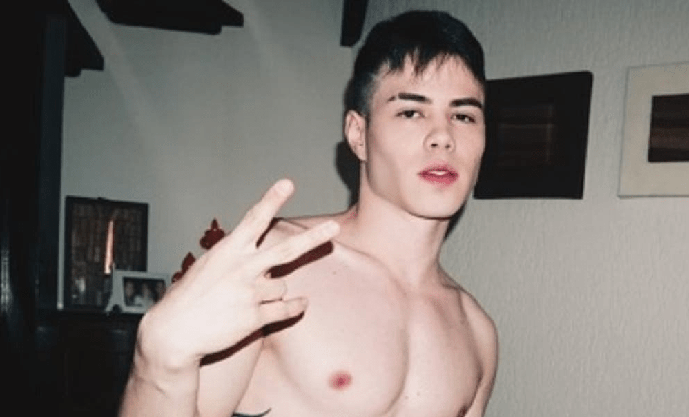Gustavo Rocha mostra “membro” no detalhe pela primeira vez e deixa web eufórica: “Grossa”