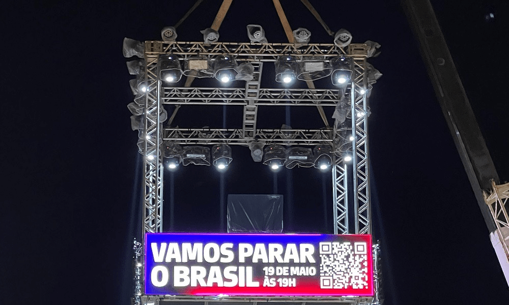 Guindaste é suspenso na Orla do Guaíba, em Porto Alegre