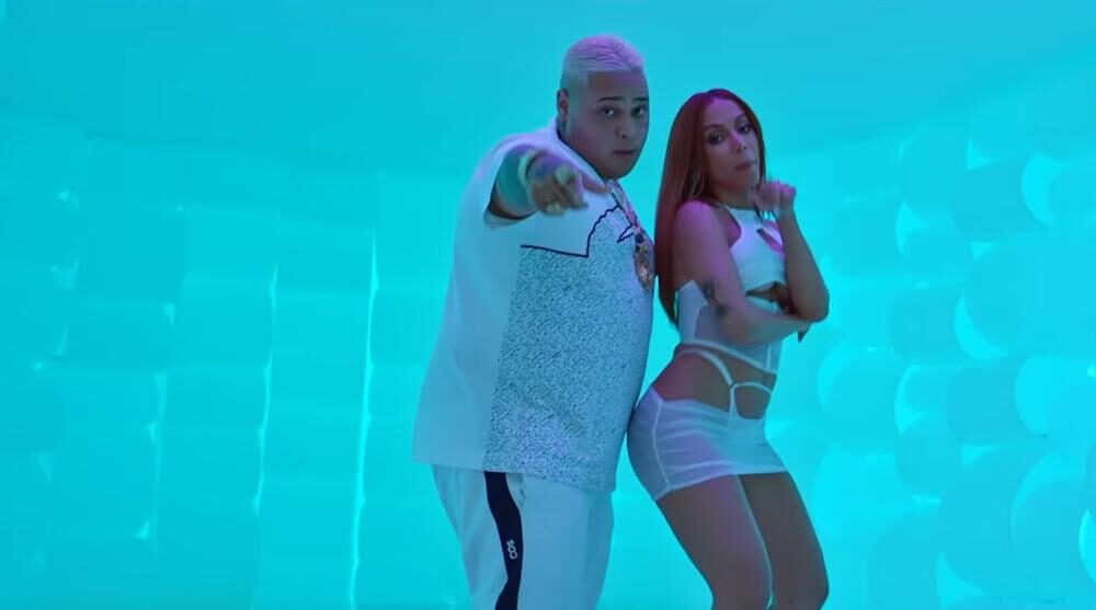 Anitta e MC Ryan SP  lançam videoclipe “Vai Vendo”, carregado de sensualidade