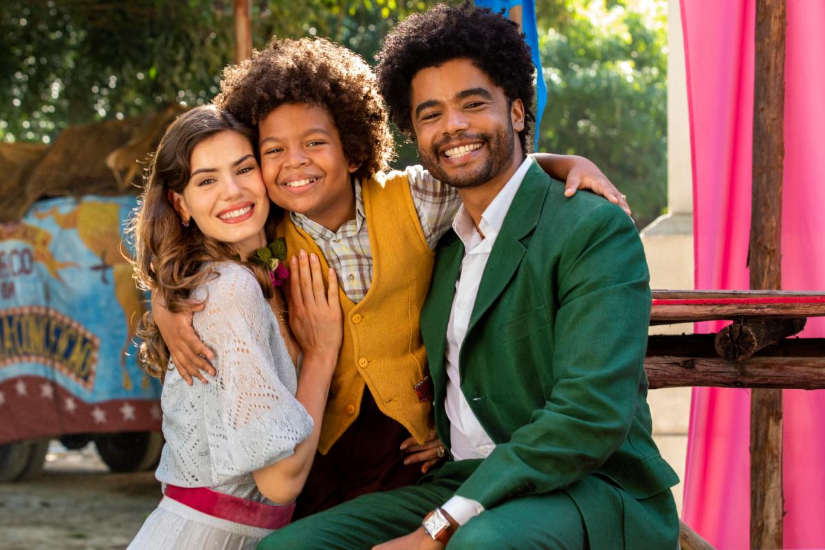 Marê (Camila Queiroz), Orlando (Diogo Almeida) e Marcelino (Levi Asaf) em Amor Perfeito