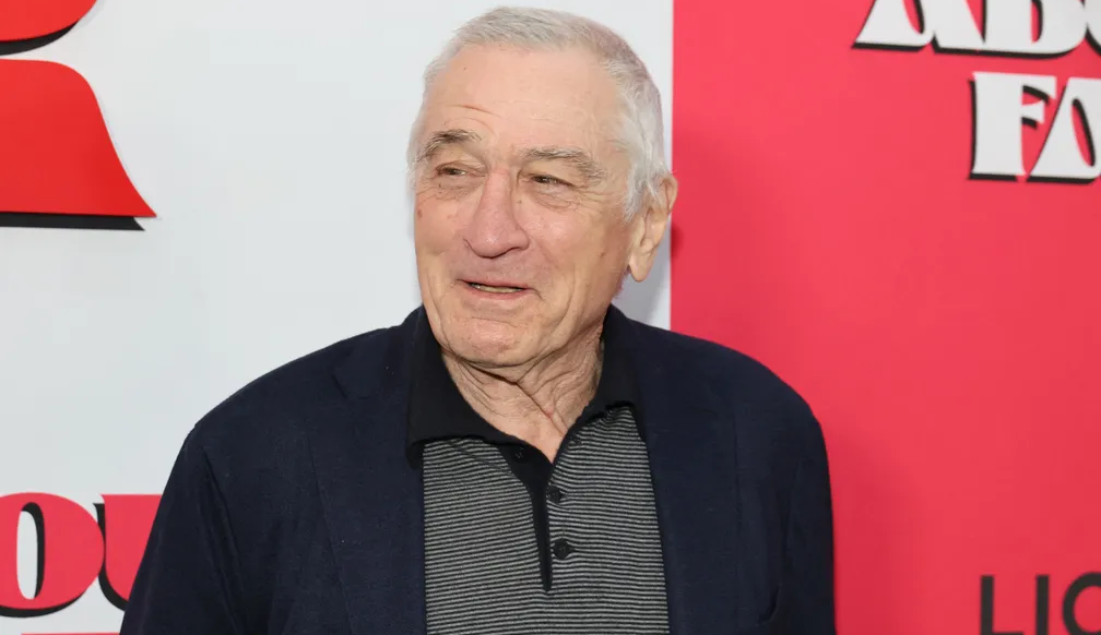 Robert de Niro exibe primeira foto de sua filha recém-nascida
