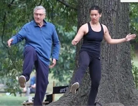 Robert de Niro e Tiffany Chen, no filme