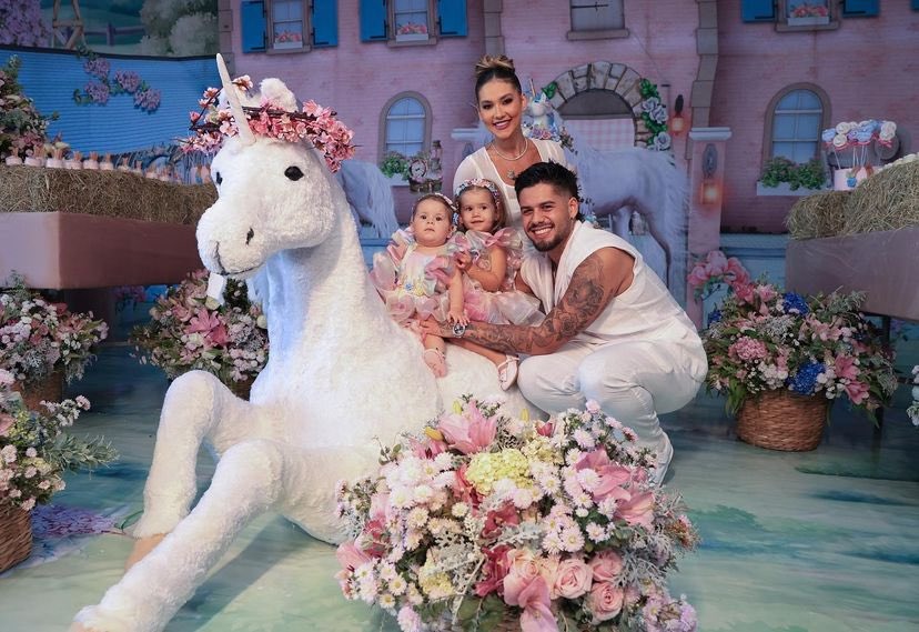 Pônei rouba a cena em festa de filha de Virginia e Zé Felipe