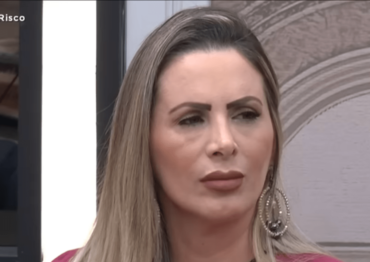 Após desistir de reality, Faby Monarca pede dinheiro nas redes sociais