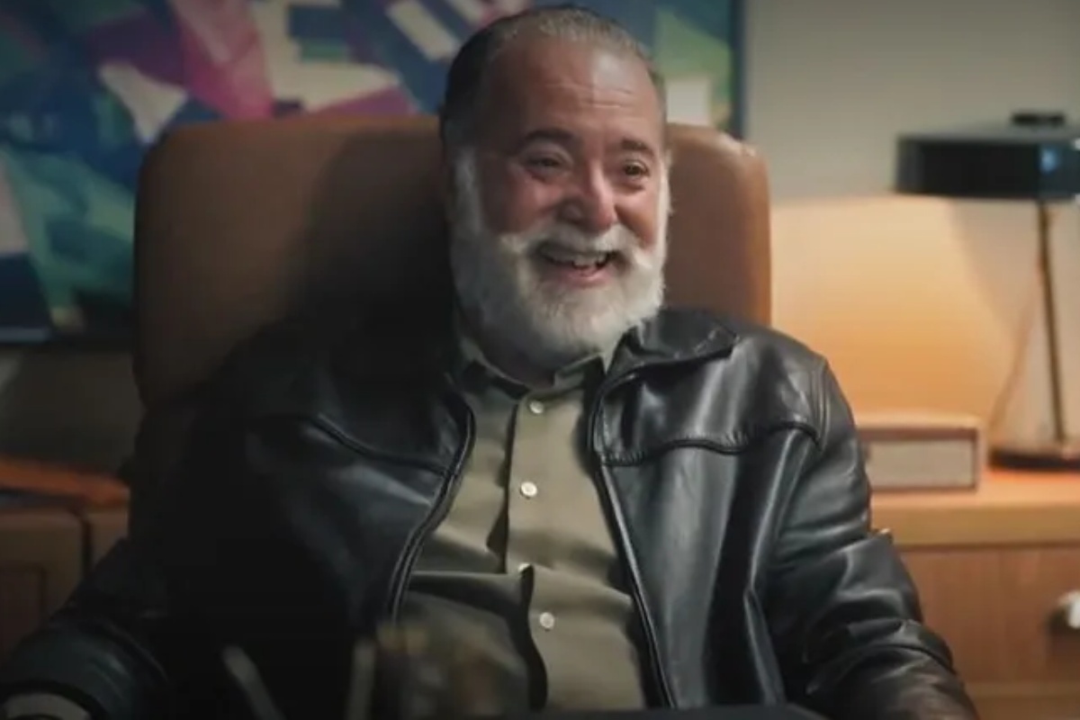 Antônio (Tony Ramos) rindo em Terra e Paixão