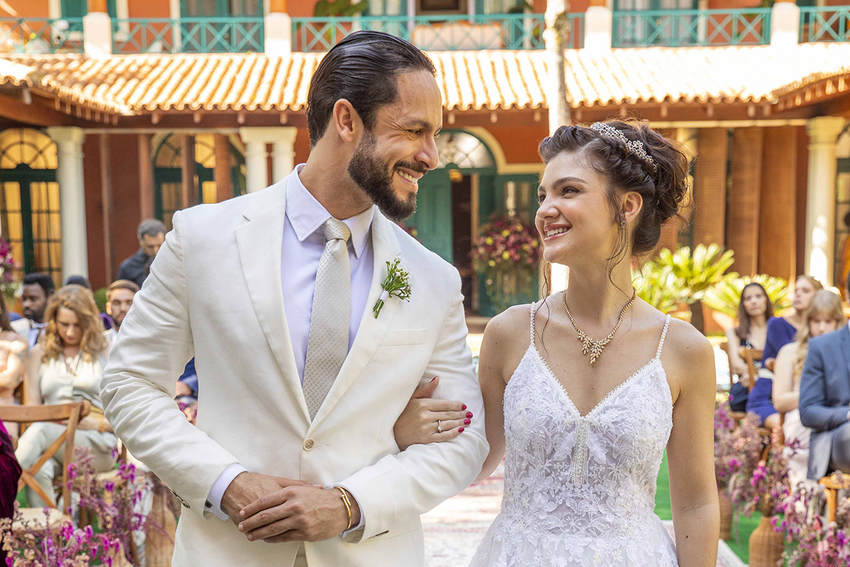 Luigi (Rainer Cadete) e Petra (Débora Ozório) em Terra e Paixão