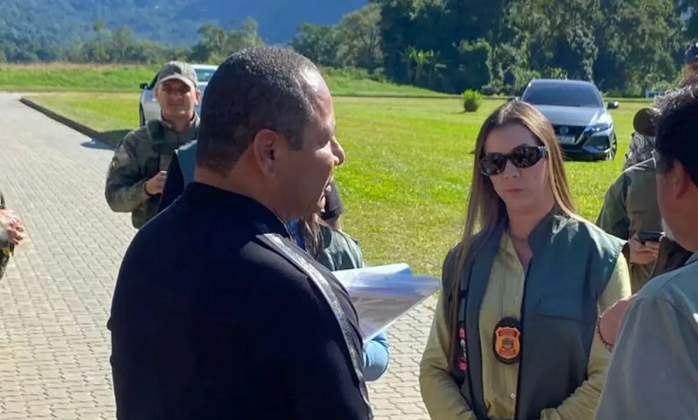 Vídeo: pai de Neymar é preso após desacatar policial