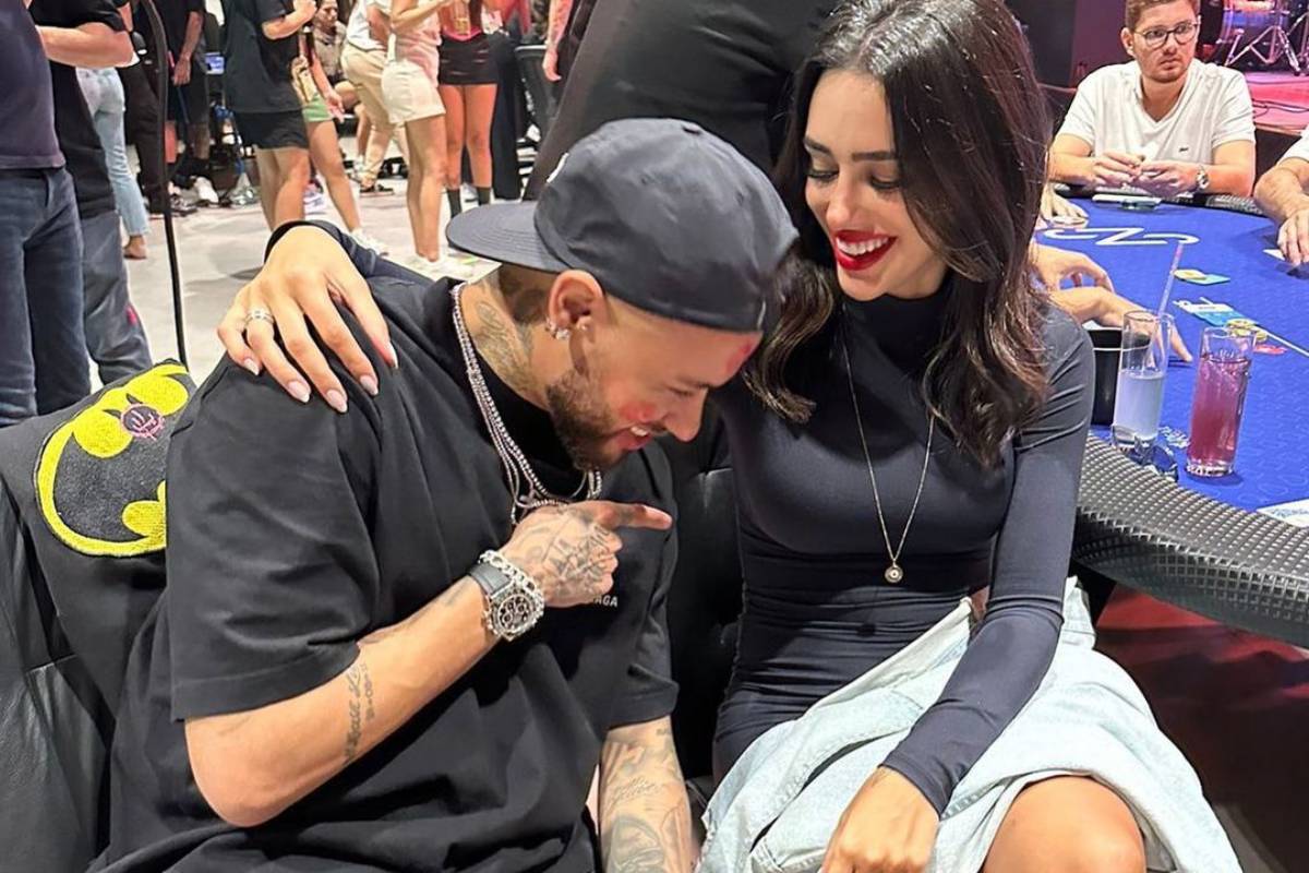 neymar e bruna biancardi juntinhos e apaixonados
