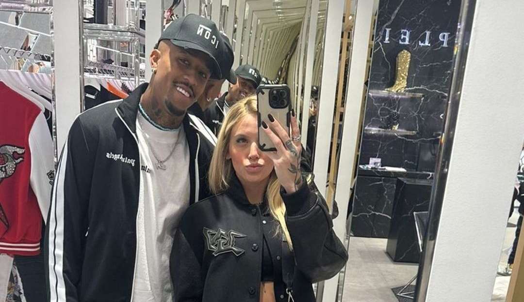 Cassia Oliveira, atual de Eder Militão, exibe convite da festa de um ano da filha do jogador Lorena Bueri