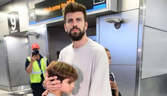 Piqué e seus filhos são clicados ao desembarcarem em Miami  Lorena Bueri