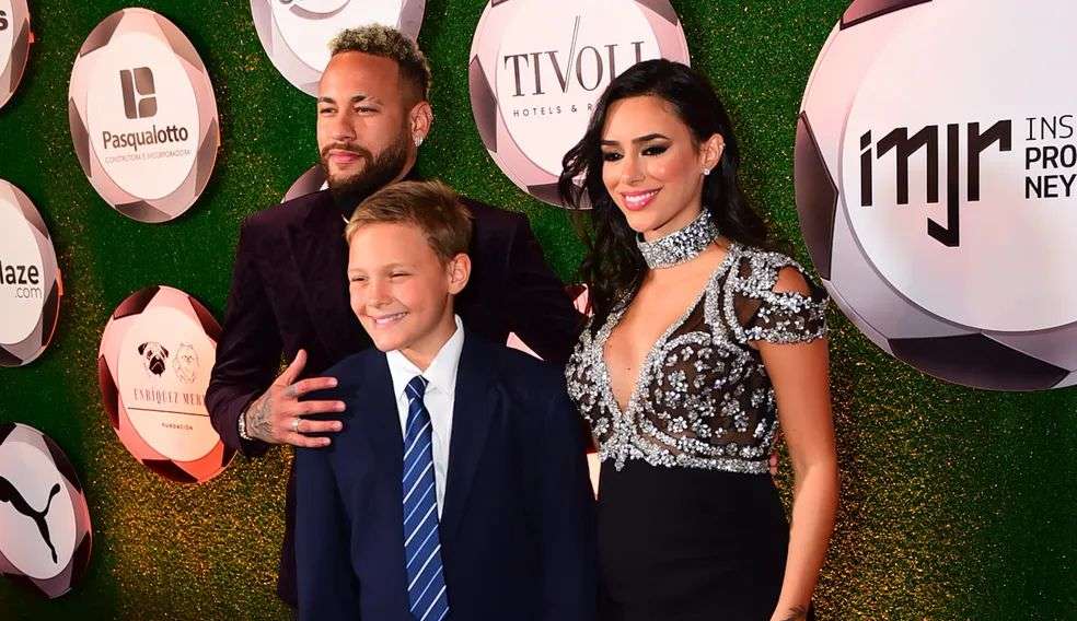 Neymar e Bruna Biancardi fazem aparição pública após jogador confessar traição Lorena Bueri