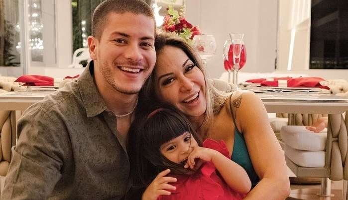 Arthur Aguiar e Maíra Cardi são vistos juntos pela primeira vez após separação Lorena Bueri