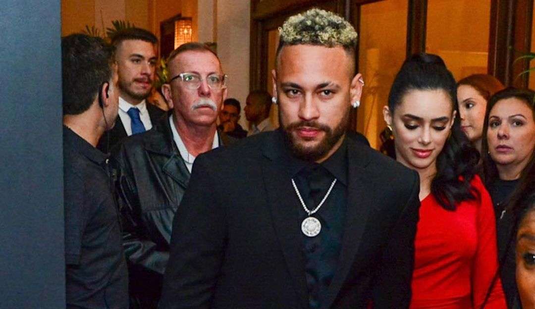 Neymar e Bruna Biancardi vão juntos a premiação do futebol  Lorena Bueri