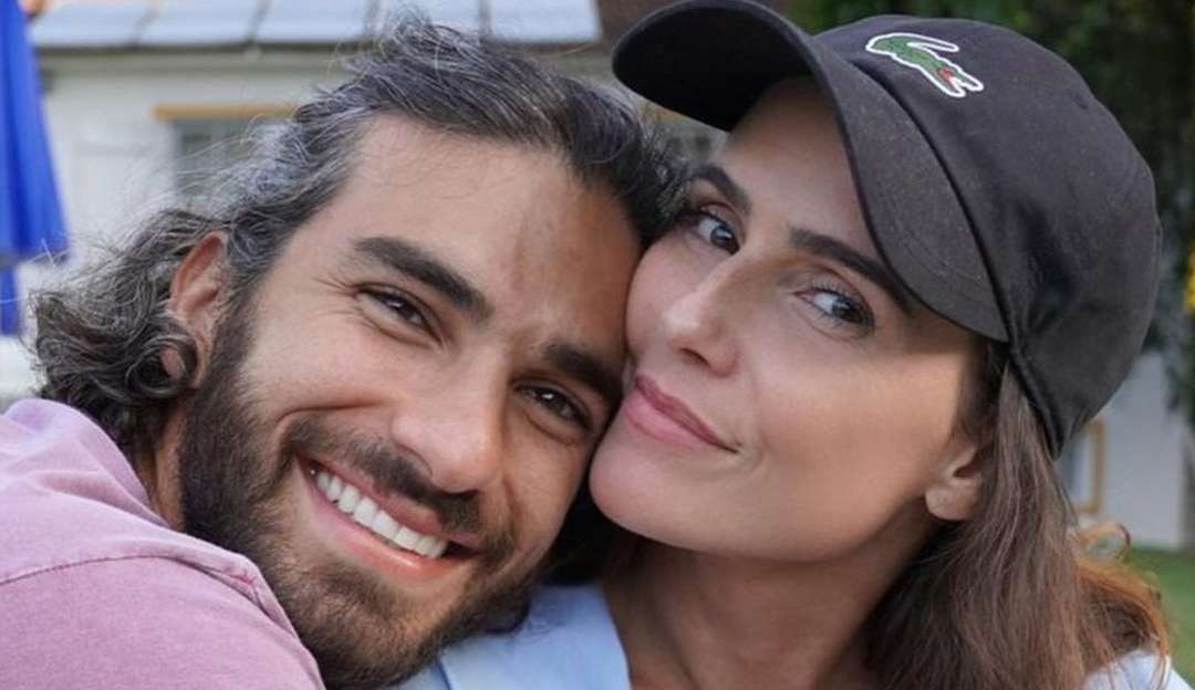 Deborah Secco afirma que seu casamento com Hugo Moura não é 'nem tão aberto e nem fechado' Lorena Bueri