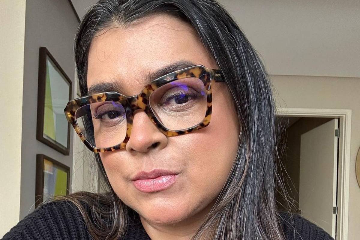 retrato de preta gil com óculos de onça