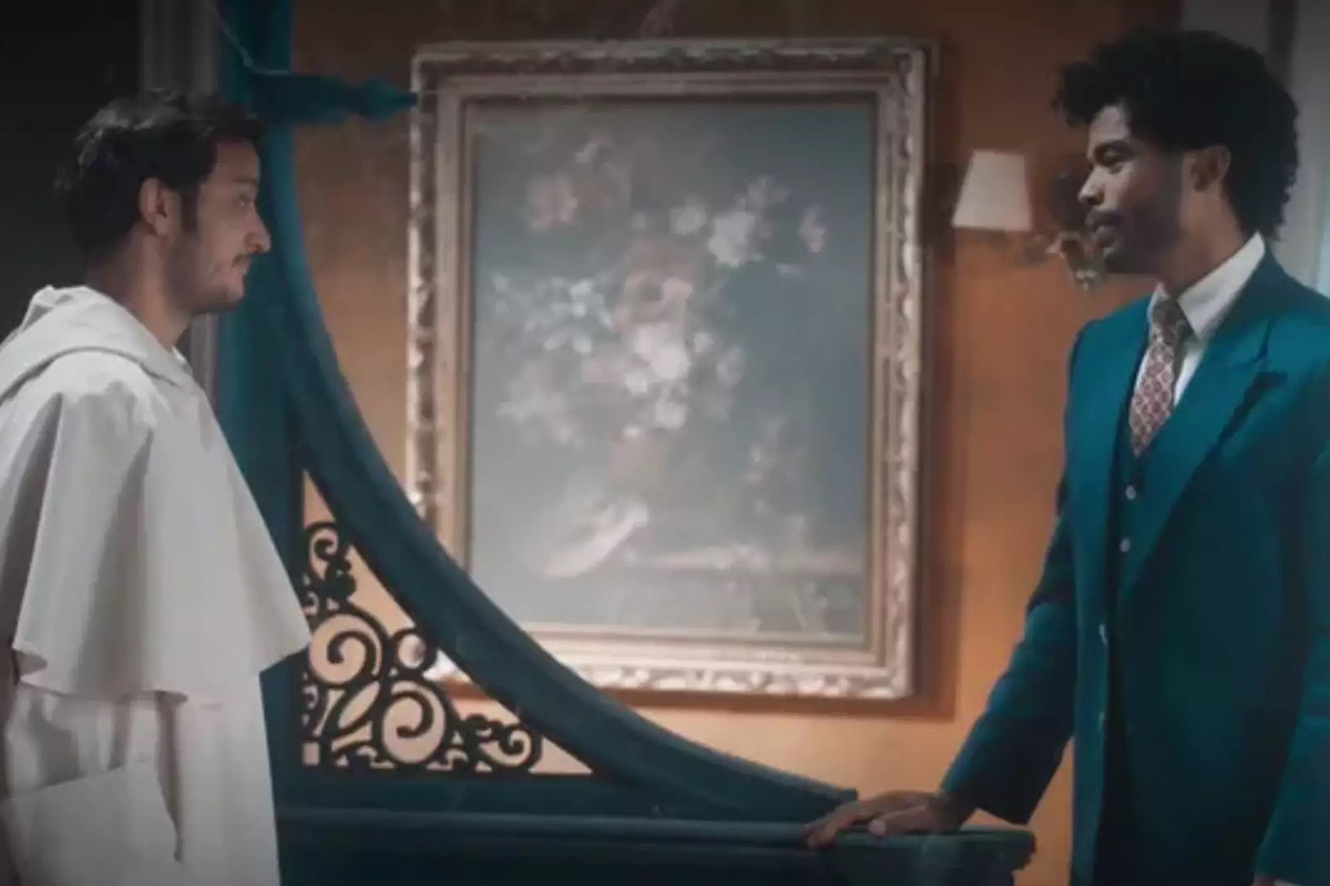 Frei João (Allan Souza Lima) e Orlando (Diogo Almeida) em Amor Perfeito