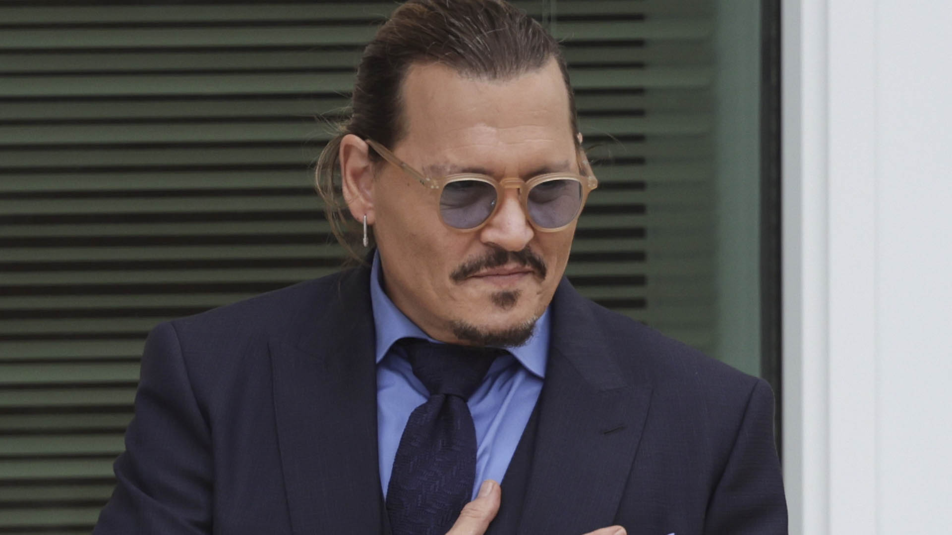 Johnny Depp é encontrado inconsciente e banda do ator cancela shows