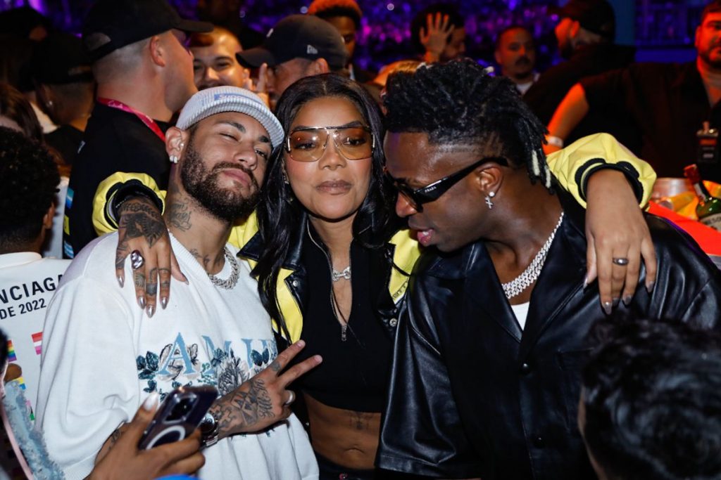 Neymar, Ludmilla e Vinícius Júnir agitam camarote do show Tardezinha