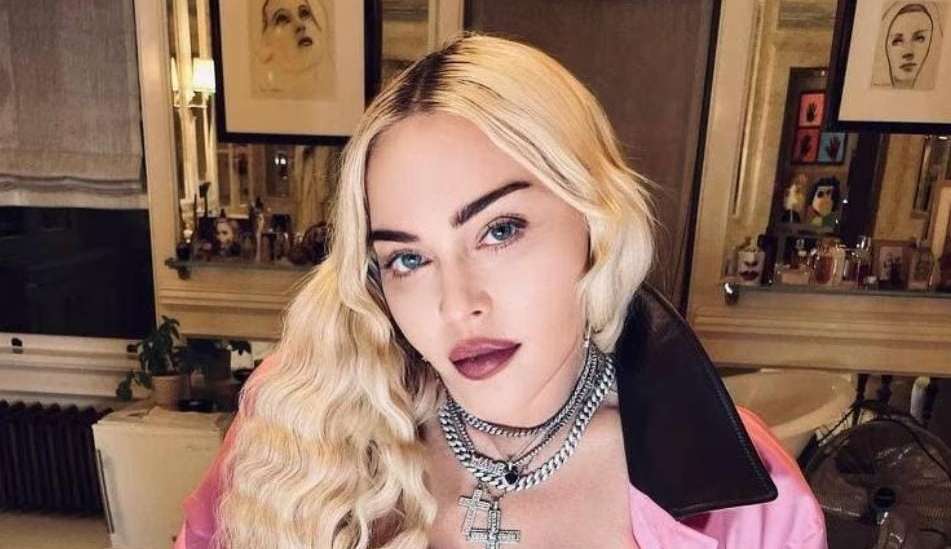 Madonna recebe visita dos filhos após alta hospitalar Lorena Bueri