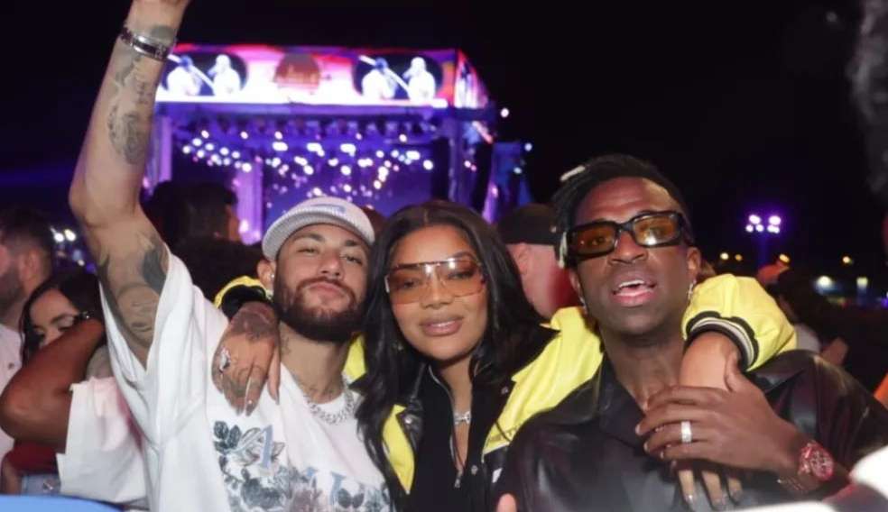 Neymar e outros famosos curtem evento de Thiaguinho  Lorena Bueri