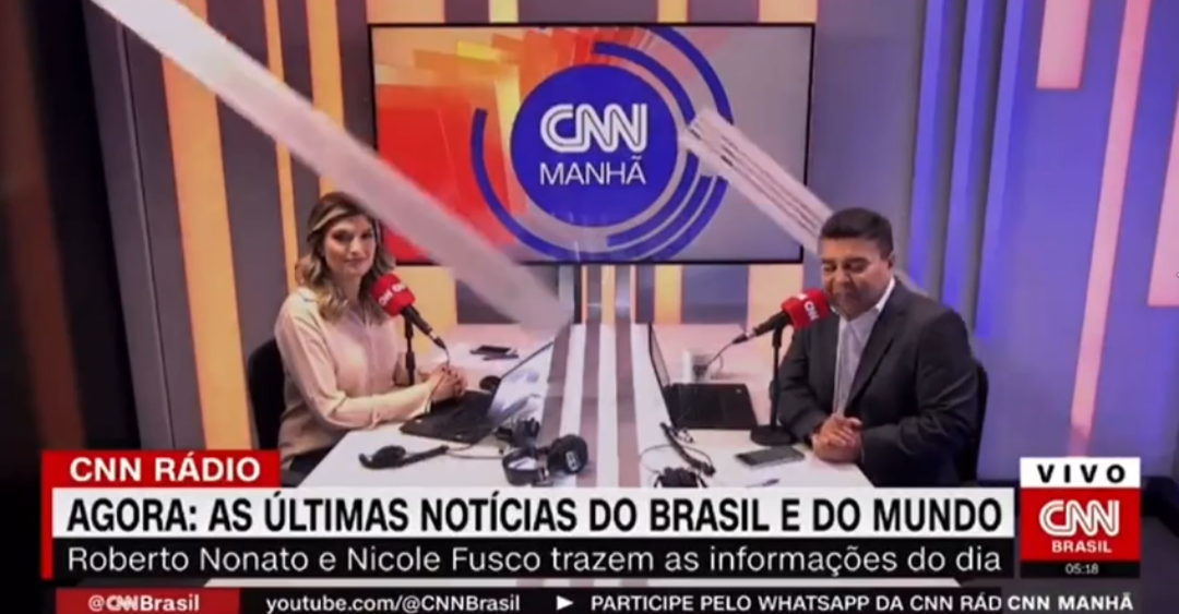 Teto da CNN Brasil cai na cabeça de apresentadores ao vivo; veja vídeo