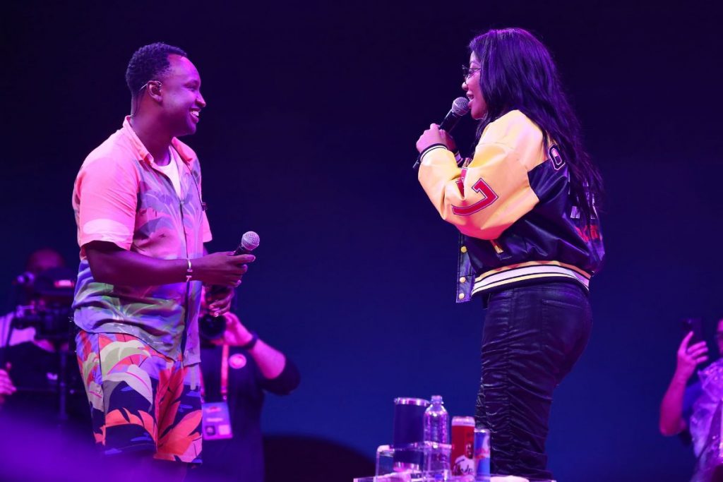 Thiaguinho chama Ludmilla para cantar junto