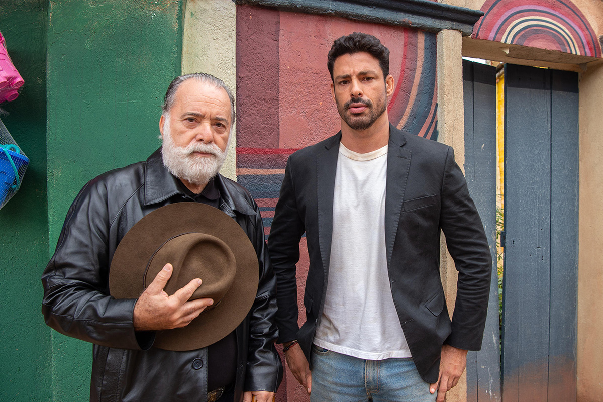 Antônio (Tony Ramos) e Caio (Cauã Reymond) em Terra e Paixão
