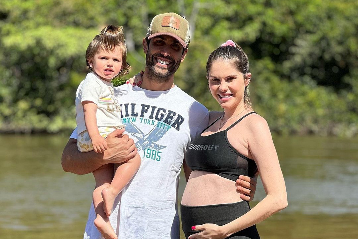 Bárbara Evans com o marido Gustavo Theodoro e a filha Ayla