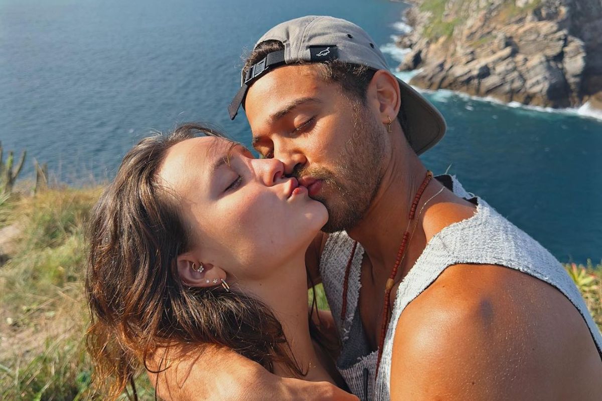 Larissa Manoela e noivo André Luiz Frambach