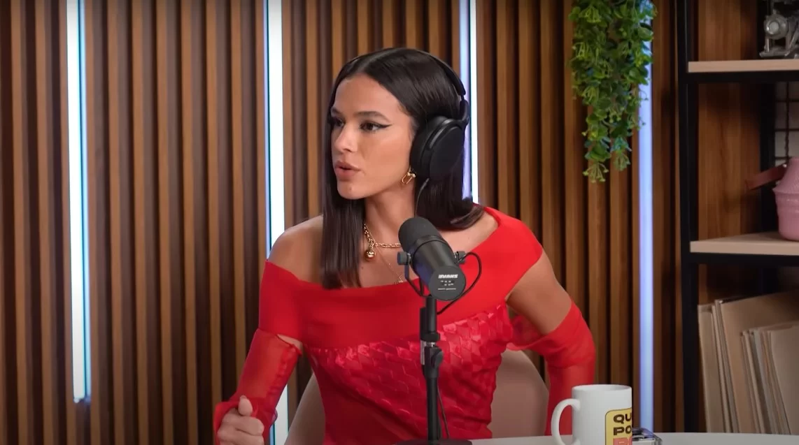 Foto: Bruna Marquezine no podcast Quem pode, pod