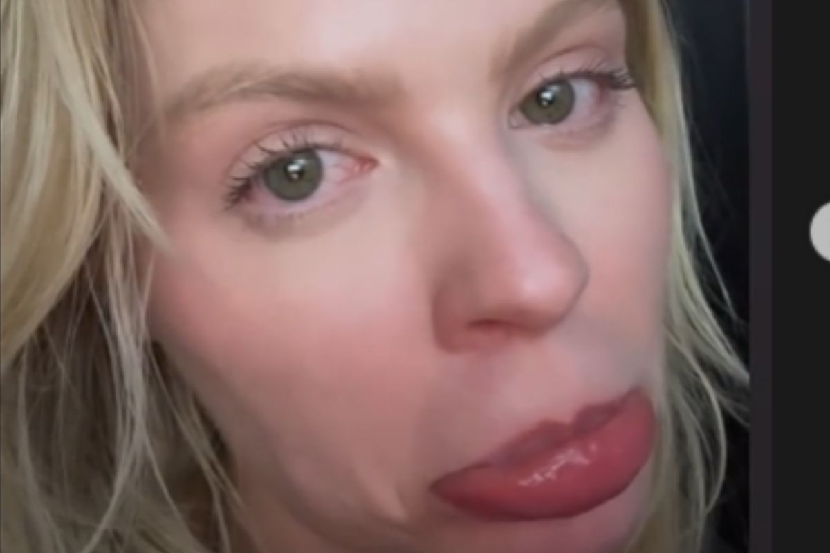 Luisa Sonza, com olhos avermelhados e fazendo beicinho