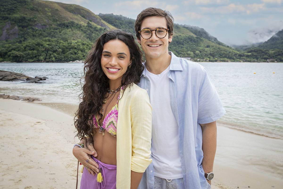 Luna (Giovana Cordeiro) e Miguel (Nicolas Prattes) em Fuzuê