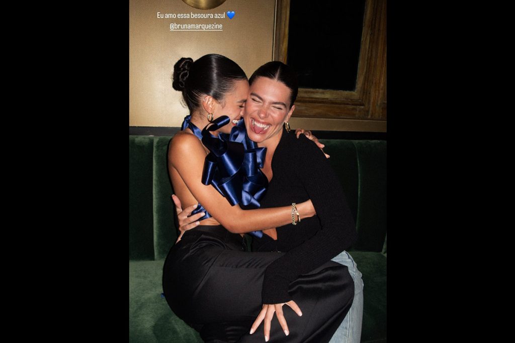 mariana-goldfarb-stories-1024x683-1 Mariana Goldfarb posou com Bruna Marquezine