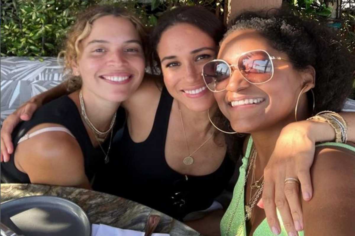 Meghan Markle com suas amigas