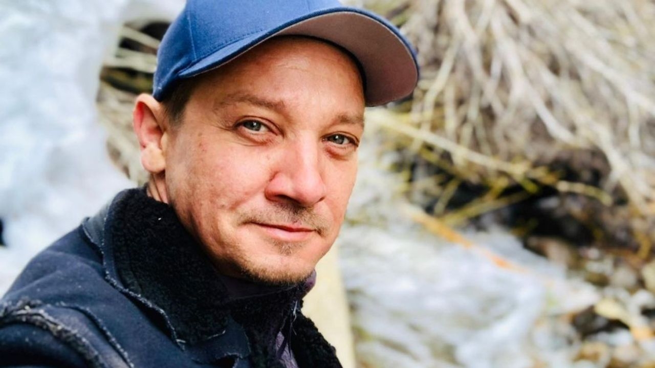 Jeremy Renner compartilha tratamento que faz com câmera hiperbárica para receber oxigênio Lorena Bueri