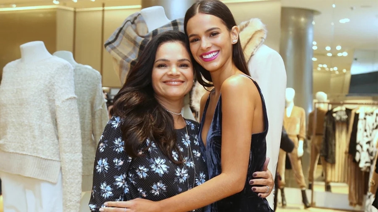 Assim como Larissa Manoela, Bruna Marquezine também enfrentou problemas com a mãe Lorena Bueri