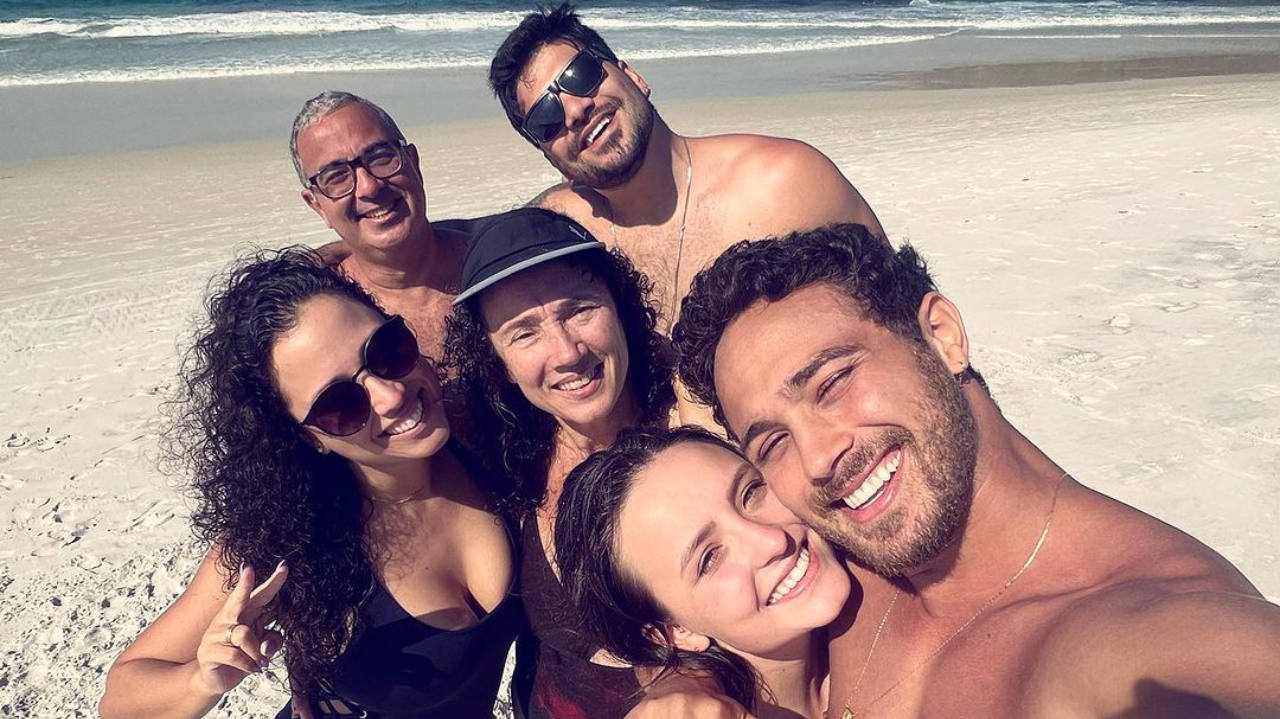 Larissa Manoela recebe apoio de cunhada após polêmica Lorena Bueri