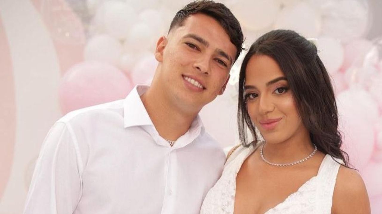 Mirella Santos, das irmãs gêmeas lacração, descobre sexo de seu primeiro bebê em chá revelação Lorena Bueri