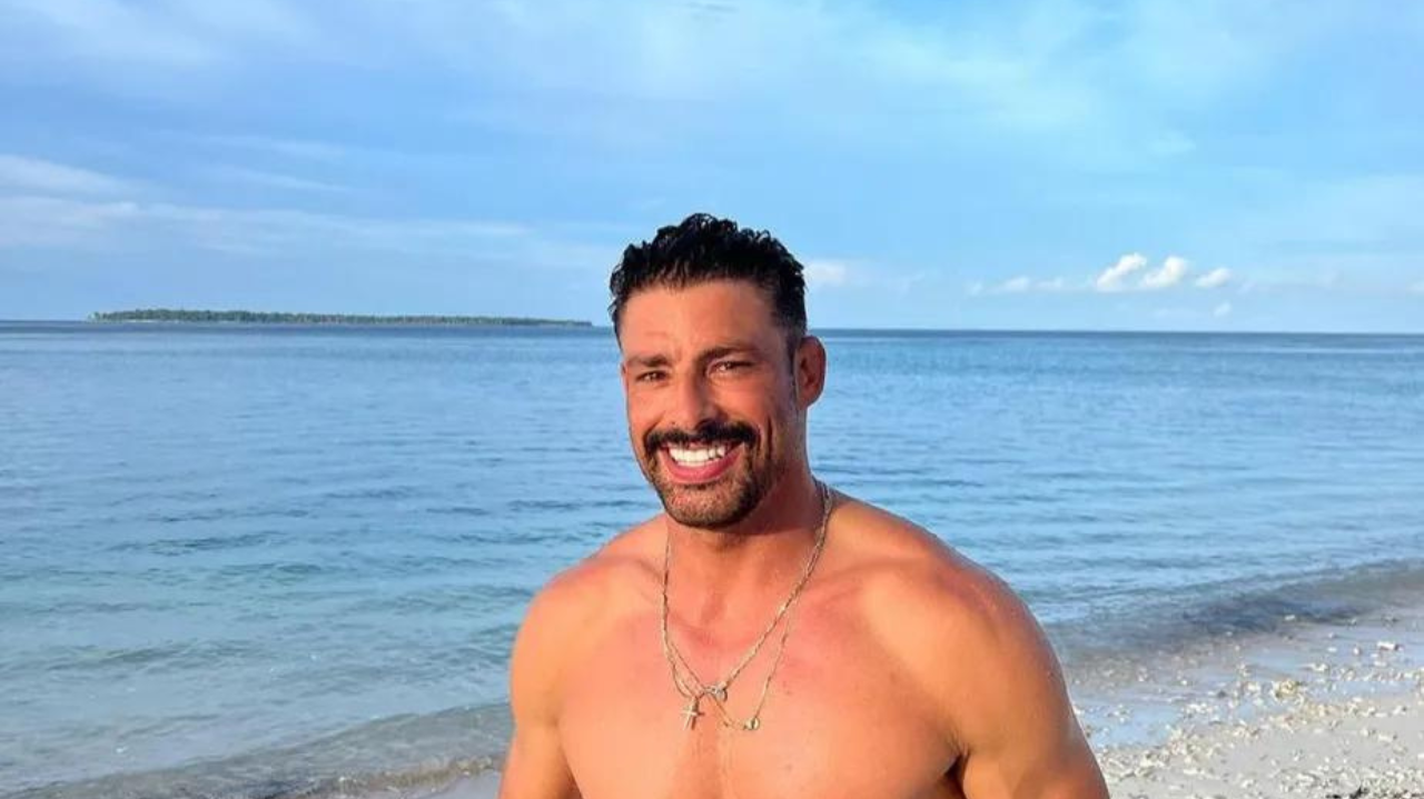 Cauã Reymond comenta sobre vaidade e reflete sobre os 43 anos Lorena Bueri