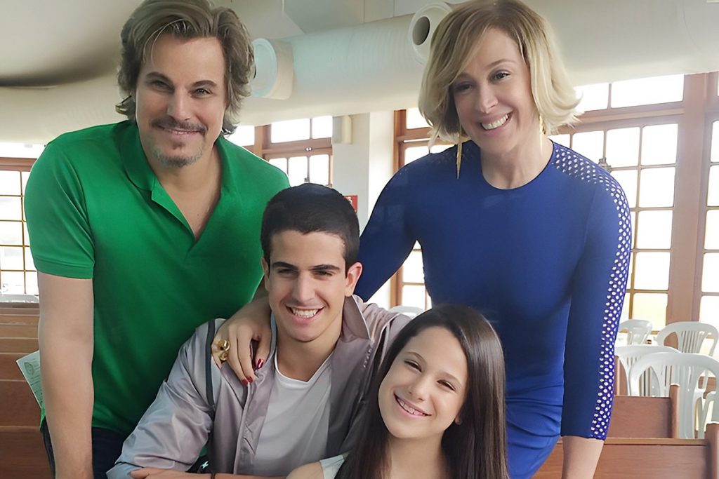 Cláudia Raia e Edson Celulari em foto antiga com os filhos Enzo e Sophia