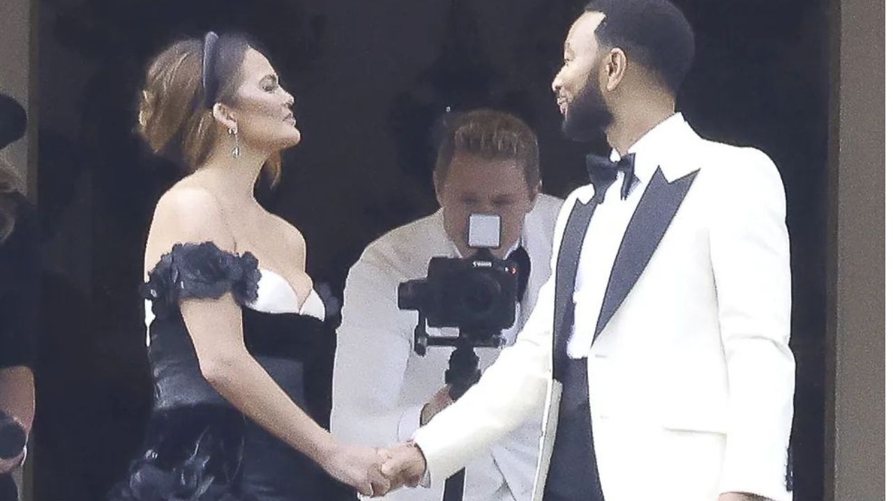 Chrissy Teigen e John Legend renovam votos em cerimônia de aniversário de casamento na Itália Lorena Bueri