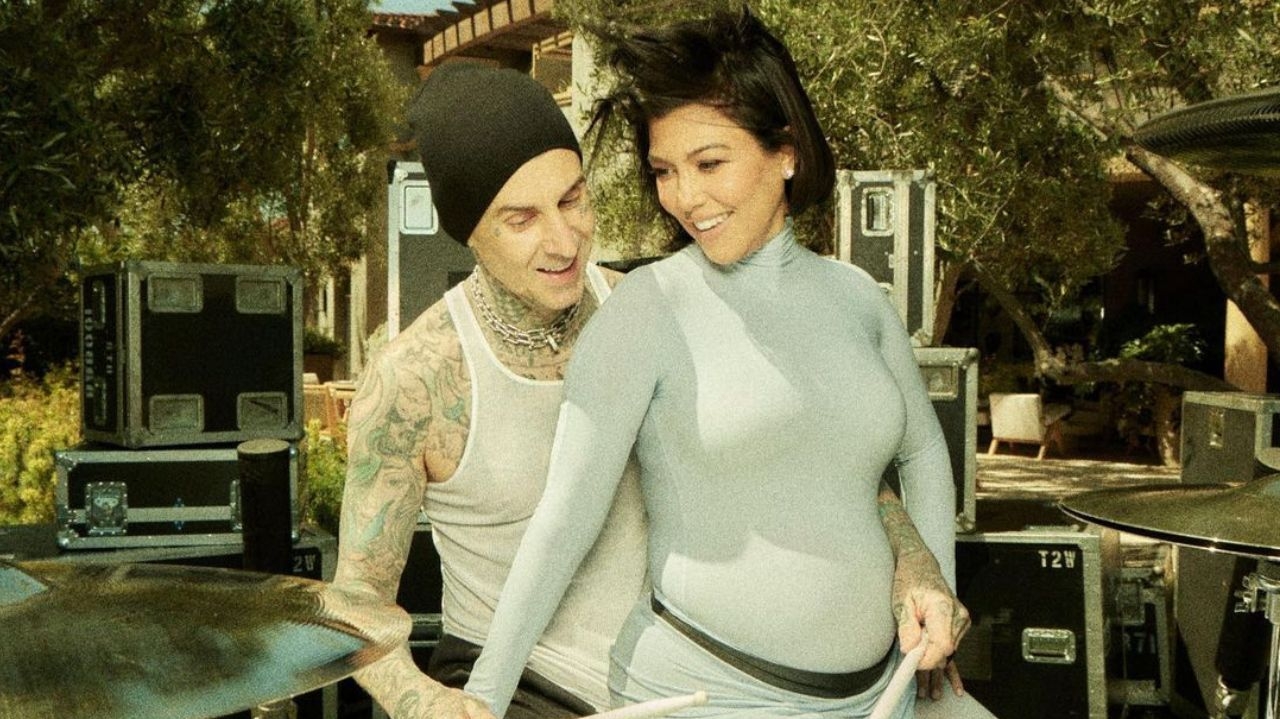Em recuperação após cirurgia, Kourtney Kardashian sente falta da companhia do marido Lorena Bueri