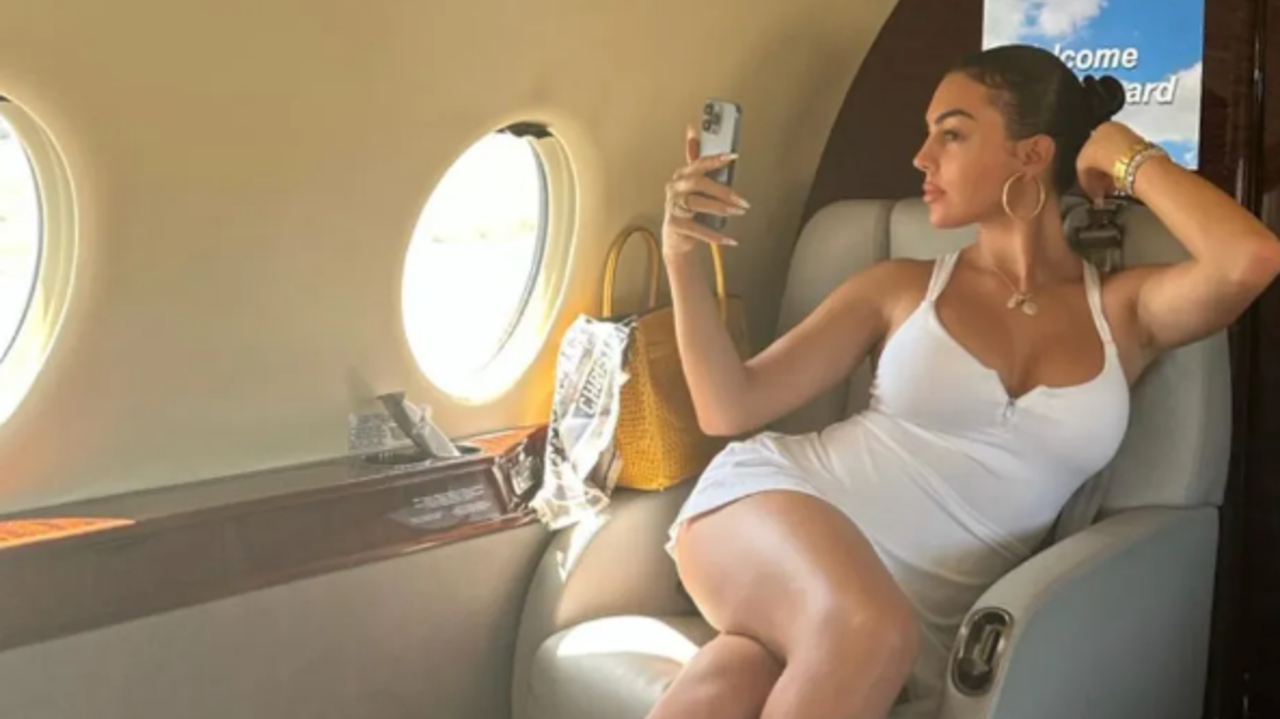 Georgina Rodríguez enlouquece fãs ao postar foto em jatinho de Cristiano Ronaldo Lorena Bueri