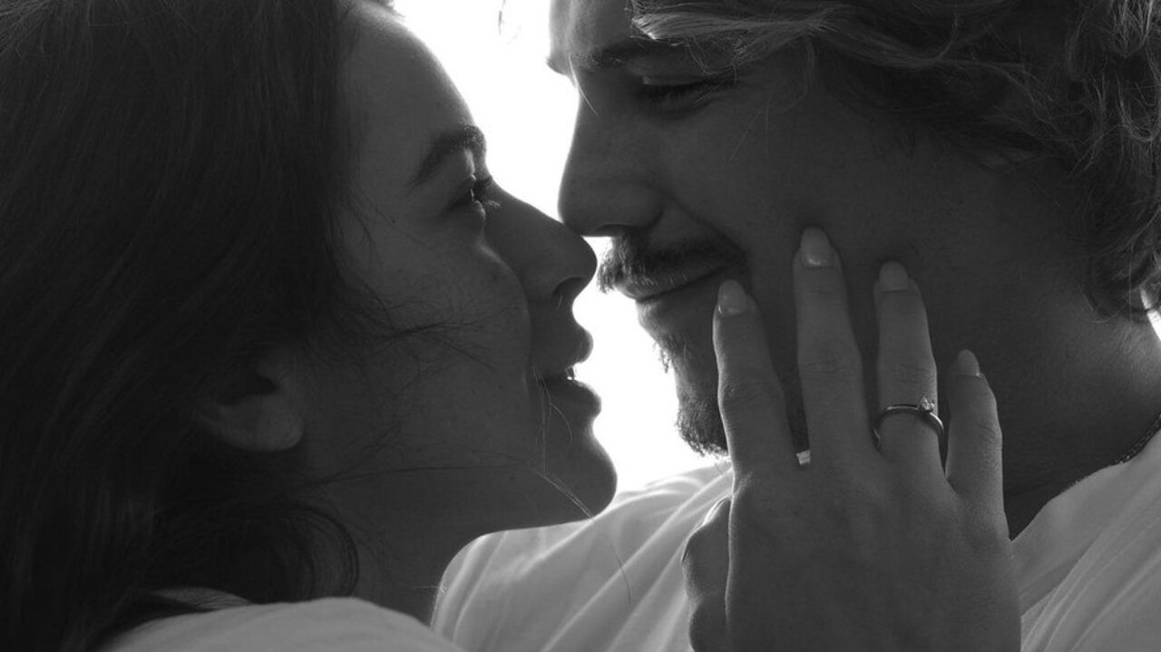 Mari Saad e Rômulo Neto anunciam noivado durante viagem na Bahia Lorena Bueri