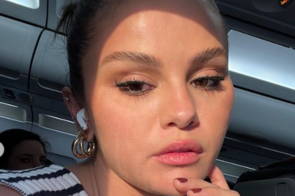 selena-gomez-selfie-1024x683-1 Selfie de Selena Gomez no carro