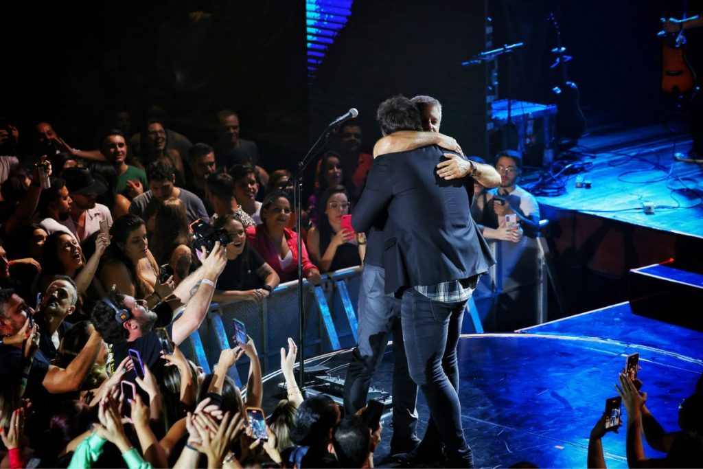 Victor e Leo no palco